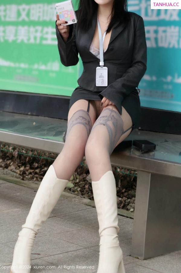   [XiuRen]高清写真图 2024.12.13 No.9595 小薯条nienie 丝袜美腿第42张图片